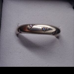 Sterling silver ring with 5 dazzling Czs-sz 8